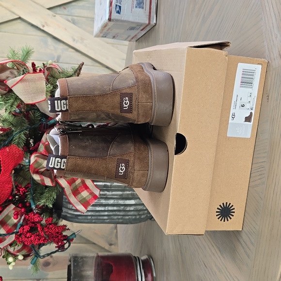 UGG K.Robley Westher Boot - Picture 4 of 9